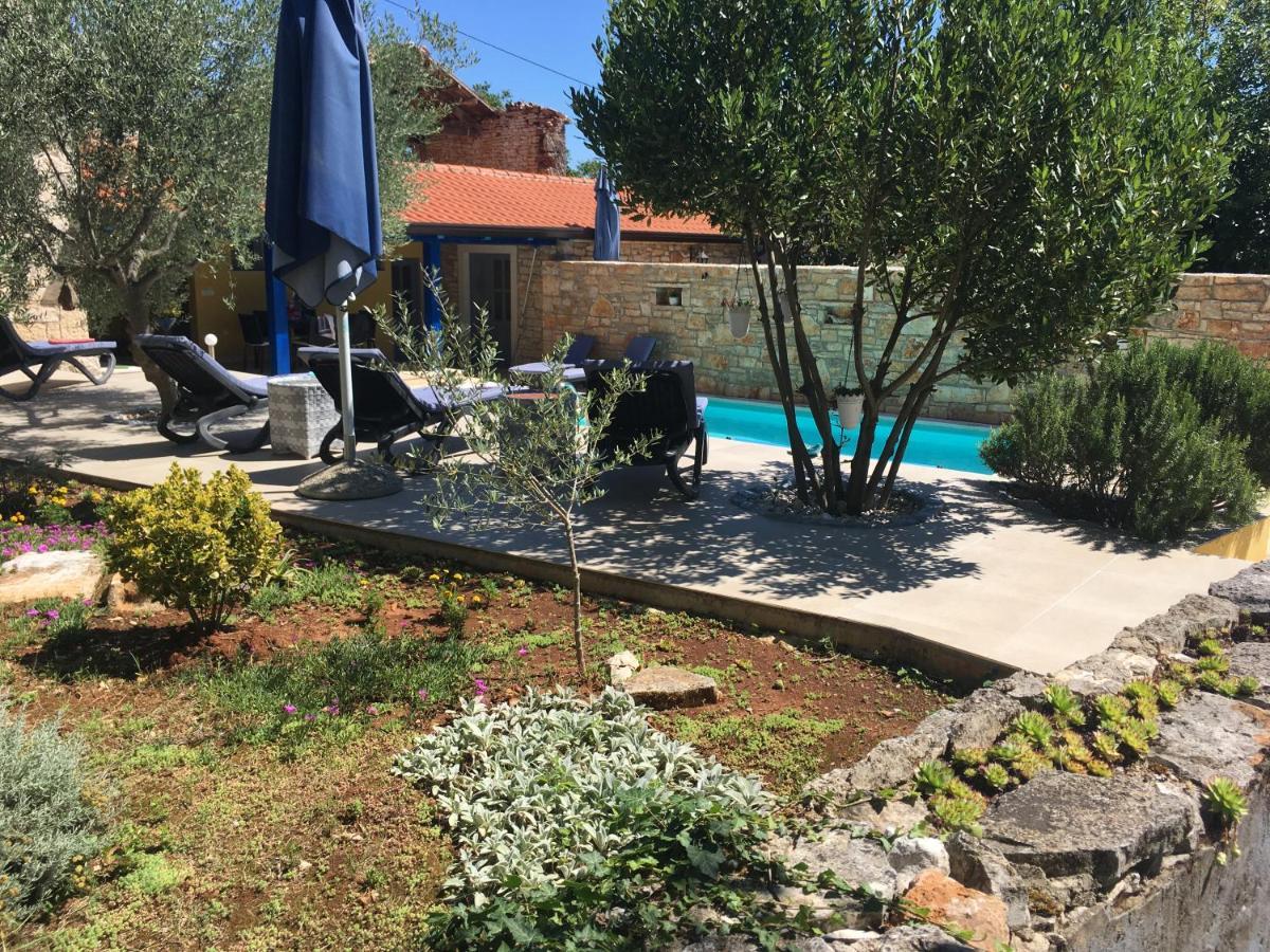 Holiday Home Ava1 With Pool & Holiday Home Ava2 With Whirlpool Baderna Exteriör bild