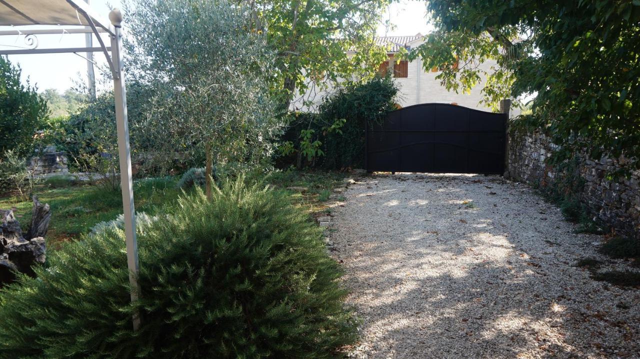 Holiday Home Ava1 With Pool & Holiday Home Ava2 With Whirlpool Baderna Exteriör bild