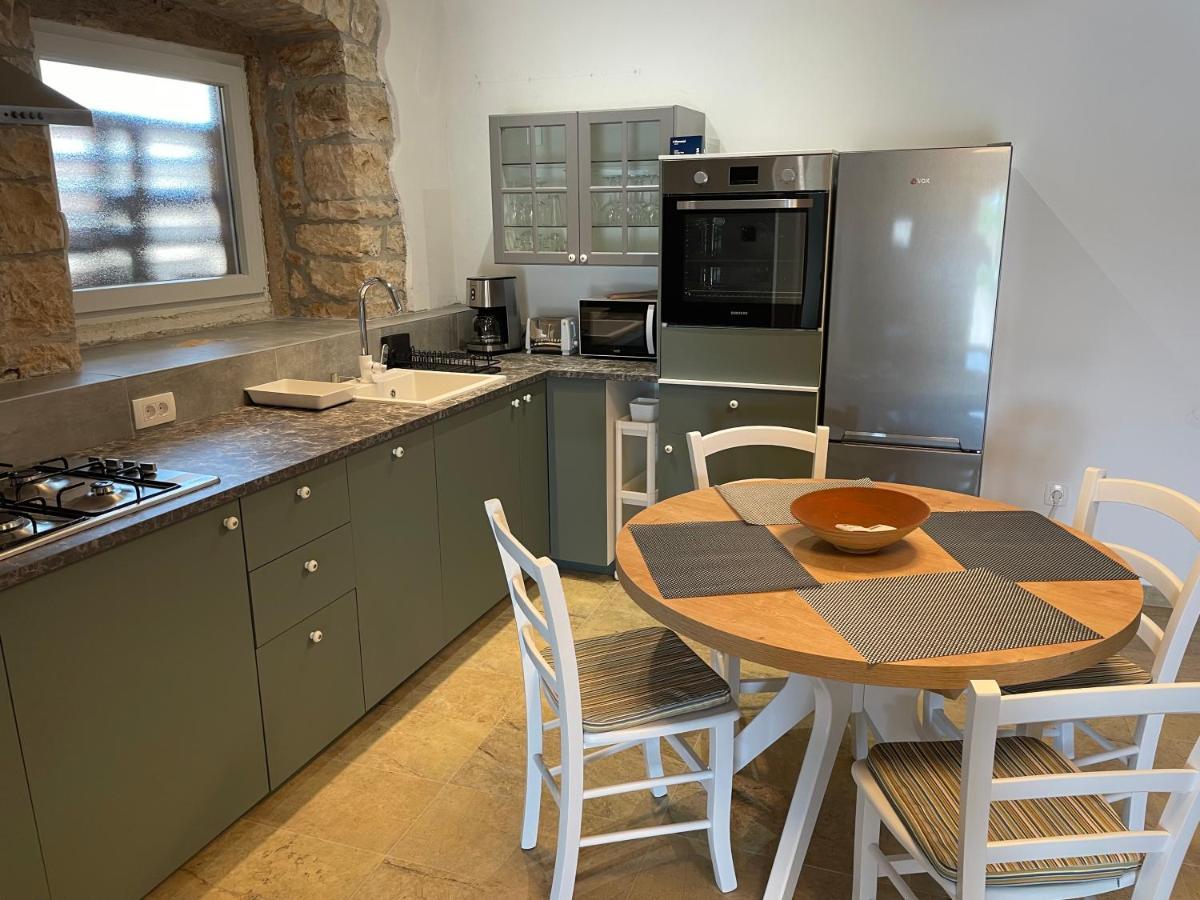 Holiday Home Ava1 With Pool & Holiday Home Ava2 With Whirlpool Baderna Exteriör bild