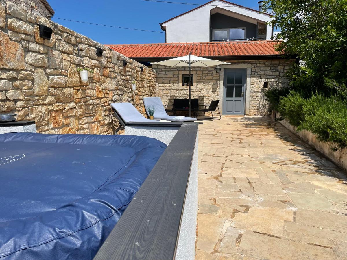 Holiday Home Ava1 With Pool & Holiday Home Ava2 With Whirlpool Baderna Exteriör bild