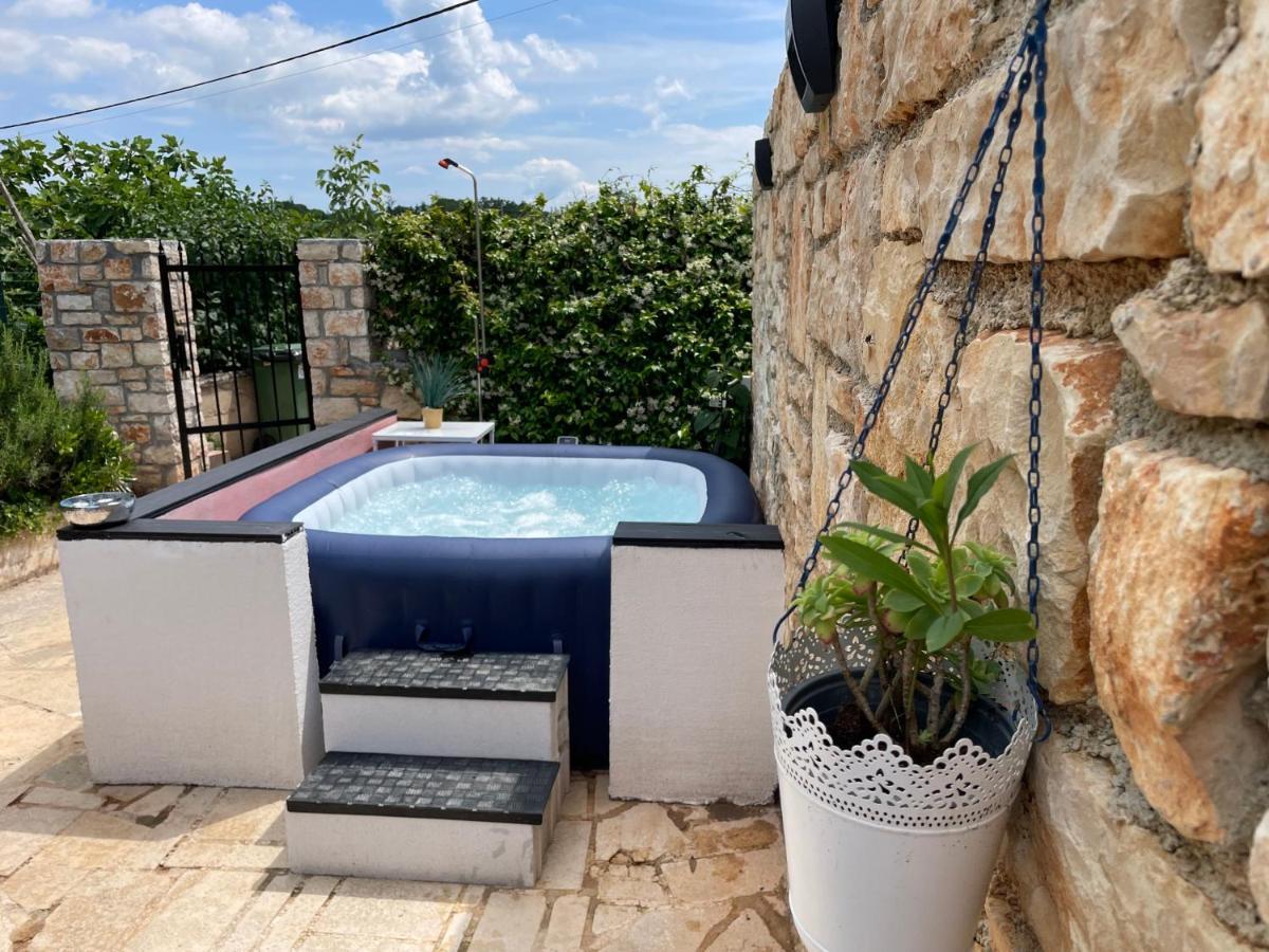Holiday Home Ava1 With Pool & Holiday Home Ava2 With Whirlpool Baderna Exteriör bild